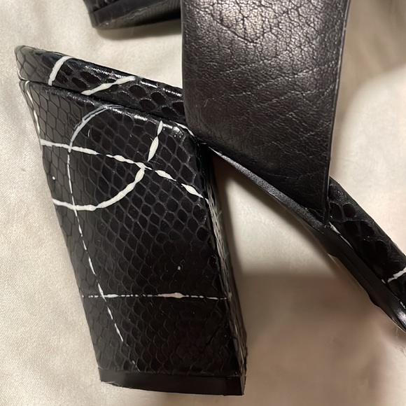 Solsana size 7 4”heels - Picture 2 of 5